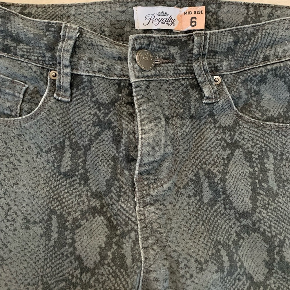Royalty For Me Python Print Mid Rise Pants Size 6 - Picture 14 of 17